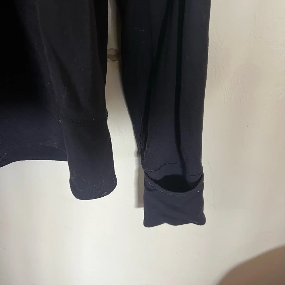 Lululemon • Black Long Sleeve - Picture 4 of 5